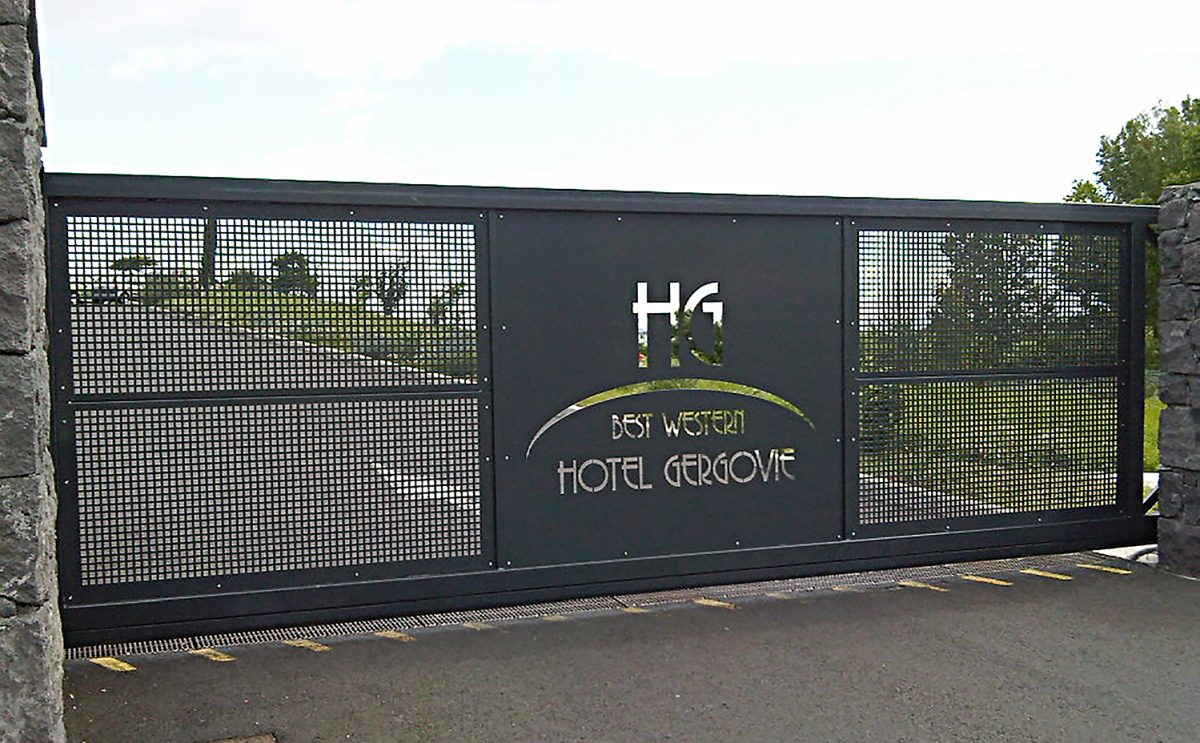 Portail métallique hôtel